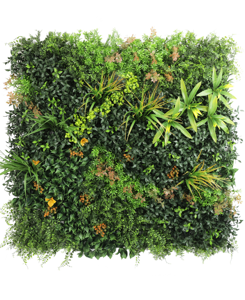 De Kunsthaag Marisa 100x100 cm UV is een weelderige, vierkante groene muur met gemengde bladplanten, varens, geelgroene accenten en verspreide bruinachtige bladeren tegen een effen witte achtergrond.