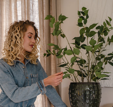 Creëer een groene roomdivider met kleine kunstplanten!