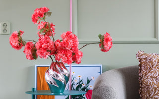 Chrome in het interieur: de trend die onze kunstbloemen laat stralen!