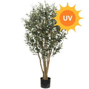 Kunstmatige boom in pot met groene bladeren en meerdere stammen in een zwarte pot, naast een geïllustreerde oranje zon met de letters UV in het midden, wat duidt op UV-bestendigheid.