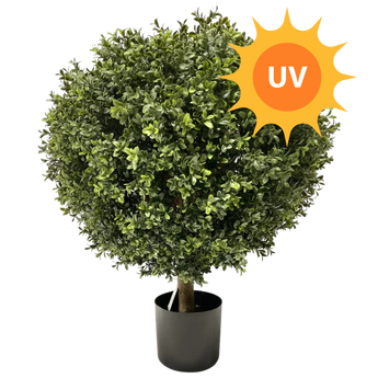 Een ronde, kunsttopiary plant in een zwarte pot met een fel oranje UV-symbool in de rechterbovenhoek, wat aangeeft dat de plant UV-bestendig is.