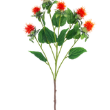 De Kunstbloem Saffloer 79 cm oranje heeft een enkele steel met meerdere takken, elk met piekerige oranjerode en gele bloemen met groene bladeren, tegen een witte achtergrond.