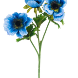 De Kunstbloem Anemone dubbel 56 cm blauw heeft een enkele groene steel met drie blauwe anemoonbloemen en verschillende groene bladeren, afgebeeld tegen een effen witte achtergrond.