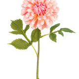 De Kunstbloem Dahlia 50 cm roze is een enkele roze kunstdahlia met gelaagde bloemblaadjes en een groene steel met drie sets gekartelde bladeren, tegen een witte achtergrond.