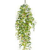 De Kunst hangplant Gardenia met besjes 81 cm is een kunstmatige hangplant met groene bladeren en kleine rode besjes, afgebeeld tegen een witte achtergrond.