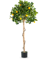 Een Kunstplant Sinaasappelboom op enkele stam 150 cm in pot met een slanke stam, levendige groene bladeren en realistische oranje vruchten, afgebeeld tegen een effen witte achtergrond.