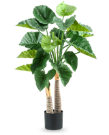 De Kunstplant Alocasia 120 cm heeft grote, glanzend groene bladeren en twee dikke, gestructureerde stelen in een eenvoudige zwarte pot, tegen een witte achtergrond.