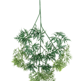 De Kunsttak Ming Aralia-spray 72 cm heeft groene, vederlichte kunstbladeren met fijne, naaldachtige randen in verschillende groene tinten, ondersteboven hangend tegen een witte achtergrond.