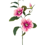 De Kunstbloem Magnolia 82 cm roze/wit heeft een enkele steel met twee grote roze-witte magnolia bloemen, een knop en verschillende donkergroene bladeren, tegen een effen witte achtergrond.