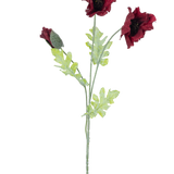 De Kunstbloem Klaproos 73 cm bordeaux heeft een enkele steel met twee open donkerrode klaproosbloemen, een knop en verschillende groene gekartelde bladeren tegen een witte achtergrond.