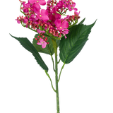 Een enkele Kunstbloem Vlinder Hortensia, 72 cm hoog met felroze kunstbloemen en groene bladeren, tegen een witte achtergrond.