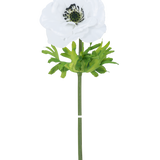 De Kunstbloem Anemoon Real Touch Wit 52 cm heeft een enkele witte bloem met delicate bloemblaadjes, een donker hart en groene bladeren op een lange, rechte steel, tegen een effen witte achtergrond.