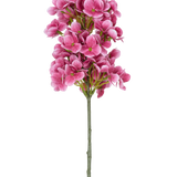 Een enkele steel van de Kunstbloem Sneeuwbal Real Touch Roze 58 cm, met trosjes felroze kunsthortensia-achtige bloemen met een groen hart, geïsoleerd op een witte achtergrond.