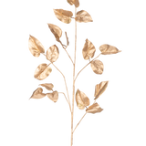 Het Kunsttak Salal 95 cm goud heeft een enkele goudgeschilderde tak met meerdere bladeren op een effen witte achtergrond.