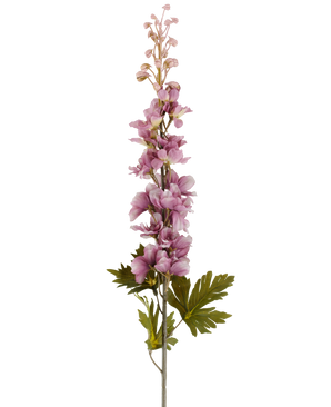 Een enkele stengel van Kunstbloem Delphinium 79 cm mauve met meerdere mauve-getinte roze en paarse bloesems die naar boven bloeien, geaccentueerd door groene bladeren, afgebeeld tegen een witte achtergrond.