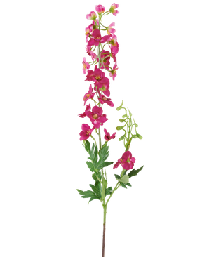 Een enkele stengel van de Kunstbloem Delphinium 79 cm donkerroze, met felroze kunstbloemen, groene bladeren en knoppen, geïsoleerd tegen een witte achtergrond.