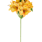 Een kunstbloem Alstroemeria van 47 cm, geel, met levendig geeloranje gevlekte bloemblaadjes en weelderig groen blad aan een enkele groene steel, afgebeeld tegen een witte achtergrond.