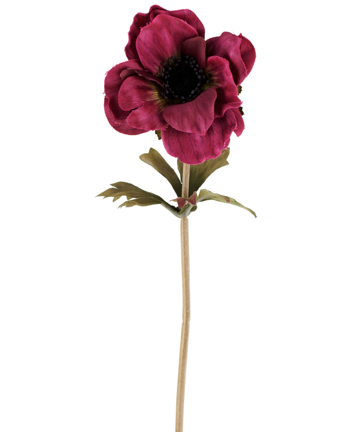 Een enkele Kunstbloem Anemone van 38 cm in bordeauxrood, met gelaagde donkerroze bloemblaadjes, een donker hart, groene bladeren en een lange, slanke steel, afgebeeld tegen een effen witte achtergrond.