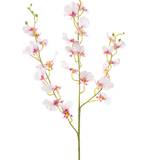 De Kunstbloem Orchidee 98 cm blush heeft een enkele lange steel met meerdere delicate lichtroze orchidee bloemen en knoppen, dunne groene takken en kleine ovale bladeren, allemaal tegen een effen witte achtergrond.