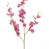De Kunstbloem Orchidee 98 cm fuchsia heeft levendige roze orchideeënbloesems en -knoppen op lange, slanke groene stelen, prachtig tegen een witte achtergrond.