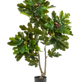 De Kunstplant Ficus Carica Vijgenboom 120 cm heeft weelderige groene bladeren en kleine bruine vruchten in een zwarte pot, tegen een effen witte achtergrond.