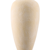 De Vaas Calm Bloom 42 cm beige is een hoge, ovale vaas van keramiek met een gestructureerd oppervlak en een smalle opening, tegen een effen witte achtergrond.
