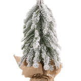 Mini-kunstkerstboom Mustad 29 cm, een klein boompje bedekt met kunstsneeuw en aan de voet omwikkeld met jute.
