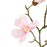 Een Kunst Magnolia Real Touch Roze 72cm tak met een bloeiende lichtroze bloem en een gesloten roze knop tegen een witte achtergrond.