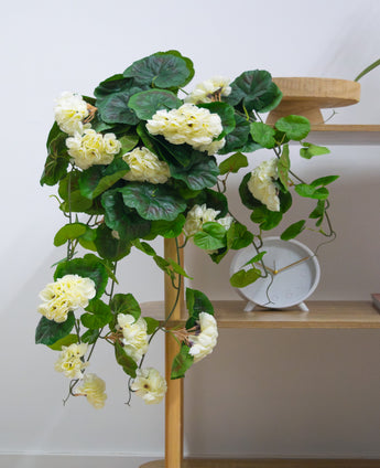 Kunst hangplant Geranium 75 cm wit