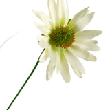 Een enkele Kunstgras chrysant uienpot, 60 cm hoog, met brandvertragende kenmerken; een kunstmatige witte margrietbloem op een lange groene steel, geïsoleerd op een witte achtergrond.