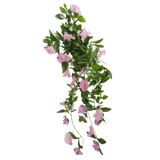 De Kunst hangplant Petunia 70 cm heeft groene bladeren en paarse trompetvormige bloemen tegen een effen witte achtergrond.