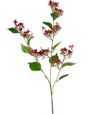 De Kunstbloem Wilde Hydrangea 86 cm rood heeft een enkele hoge steel met trossen kleine, donkerrode bloemen en enkele groene bladeren, tegen een witte achtergrond.