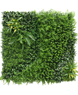 De Kunsthaag Crush 100x100 cm UV is een vierkant paneel dat dicht bedekt is met verschillende kunstgroene planten en bladeren, met geel getipt gebladerte in twee hoeken voor een weelderige verticale tuinlook.