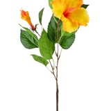 De Kunstbloem Hibiscus 64 cm geel heeft een enkele steel met levendige gele hibiscusbloemen en groene bladeren, afgebeeld tegen een witte achtergrond.