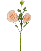 Een enkele Kunstroos "Emine" Real Touch Perzik 62cm steel met drie perzikkleurige kunstranonkelbloemen-twee in volle bloei, één gesloten knop-getoond tegen een witte achtergrond.