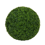 Een dichte, ronde Kunstplant Buxus romeinse stijl UV D55cm vormsnoei van kunstgroene buxusbladeren tegen een effen witte achtergrond.