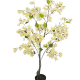 De Kunstplant Bougainvillea 120 cm wit is een kunstboom in pot met slanke takken, groene bladeren en overvloedige lichtgele en witte bloemen tegen een effen witte achtergrond.