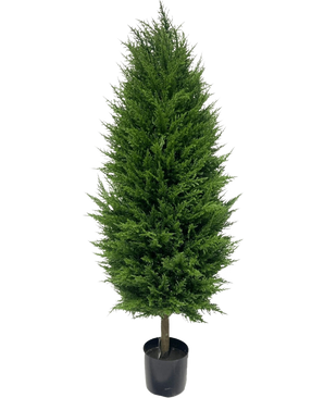 De Kunstplant Conifeer deluxe UV 120 cm heeft dicht, donkergroen blad en staat rechtop in een zwarte kunststof pot - perfect als UV-bestendige kunstplant voor je tuinstuk.