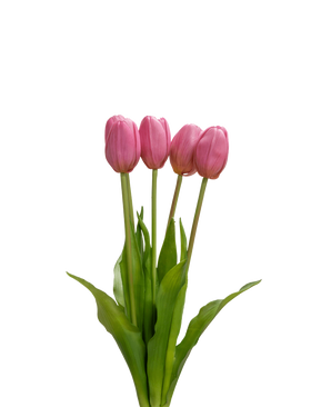 Een boeket van vier paarse Real Touch kunsttulpen met groene bladeren en stelen, Kunsttulpenboeket Paars 40 cm, rechtopstaand tegen een effen witte achtergrond.